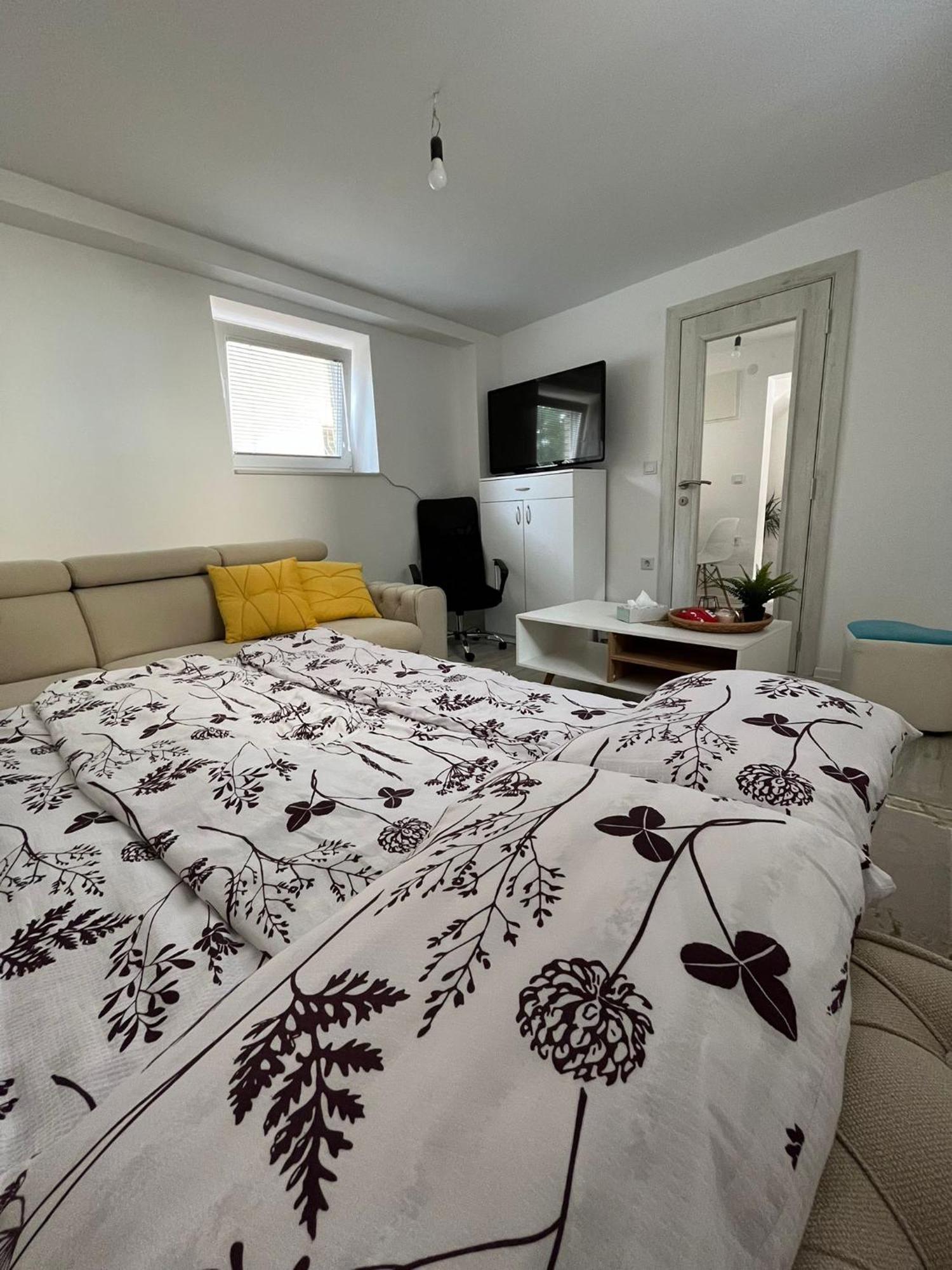 Apartment Iman